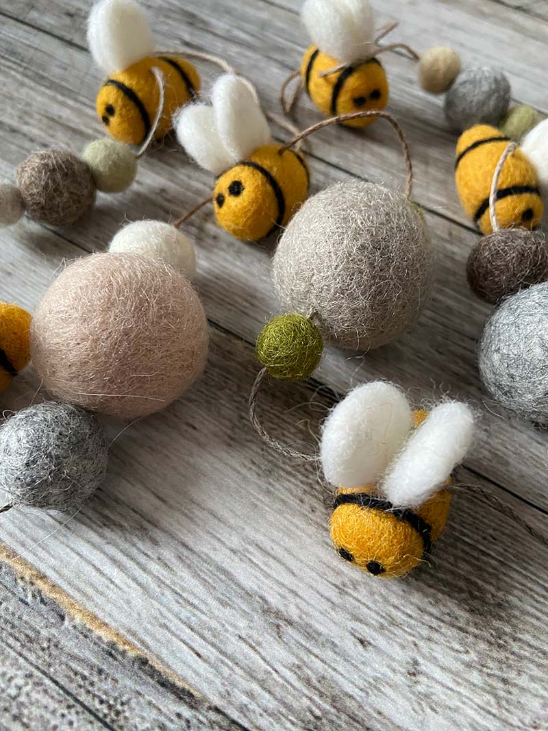 Lilly and Bright Felt Bee Garland