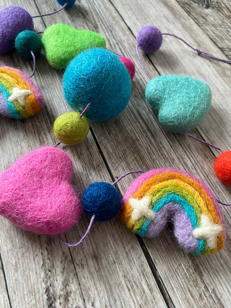 Lilly and Bright FeltRainbows and hearts Garland